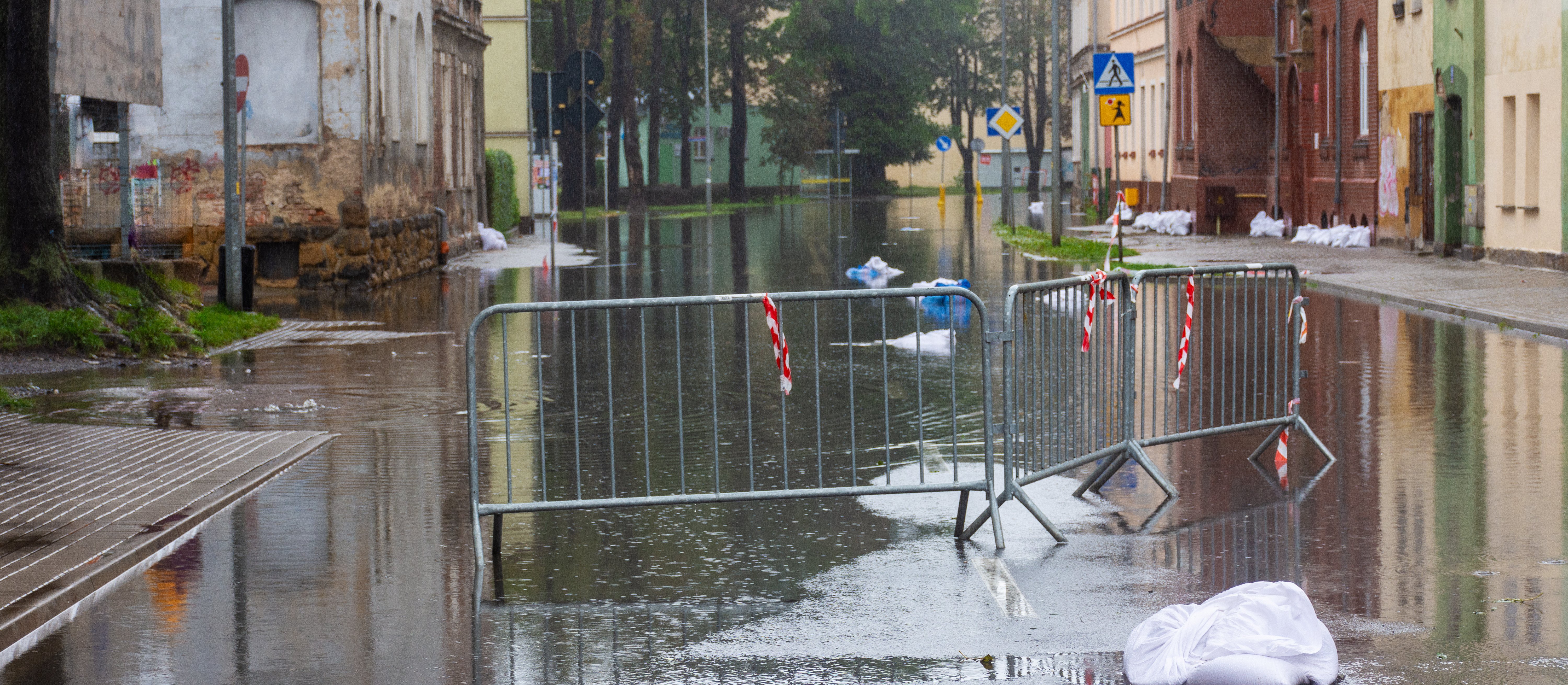 Woda gwałtownie wszystko pochłaniała. Odbudowa potrwa co najmniej pół dekady