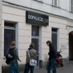 Młodzież przed sklepem dopalacze.com