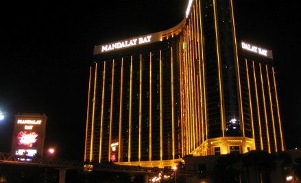 Mandalay Bay Resort and Casino w Las Vegas. Stąd strzelał zamachowiec