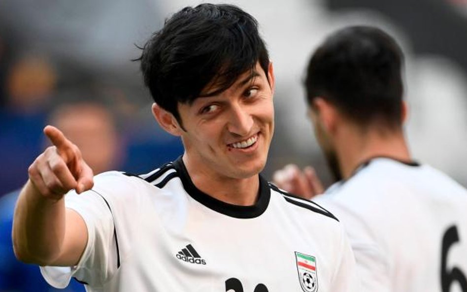 Sardar Azmoun nazywany jest irańskim Leo Messim. Od 2013 roku gra w Rosji – w Rubinie Kazań i FK Ros