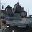 Wóz dowódczo-sztabowy na podwoziu gąsienicowym K9 z 14. Dywizjonu Artylerii Samobieżnej na defiladzi