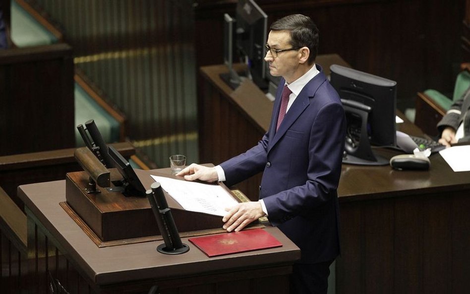 Dąbrowska: Rząd ma stać z bronią u nogi
