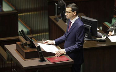 Dąbrowska: Rząd ma stać z bronią u nogi