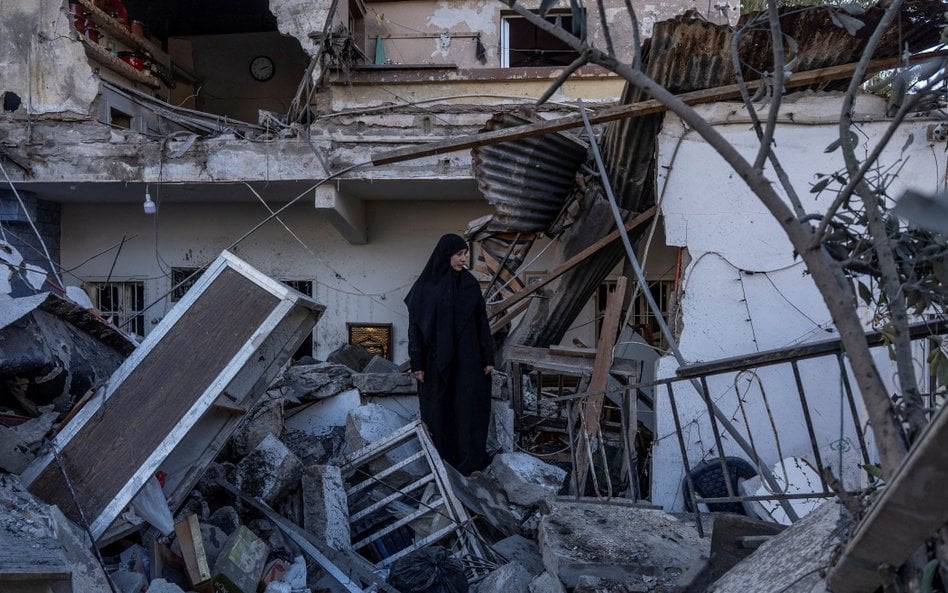 Skutek izraelskiego nalotu na Tyr w Libanie