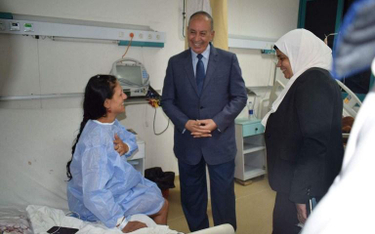 Gubernator regionu Morza Czerwonego Ahmed Abdullah odwiedził ranne ofiary nożownika w szpitalu