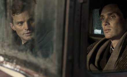 Kadr z filmu "Anthropoid", Jamie Dornan (z lewej) i Cillian Murphy