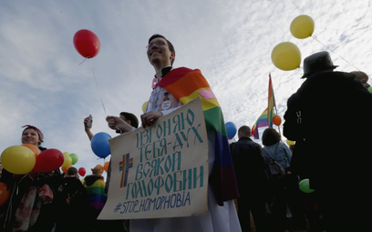 Aktywiści LGBT w marszu przeciwko homofobii, Petersburg, 2017