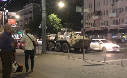 Transportery opancerzone na ulicach Rostowa i Moskwy