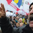 Zwolennicy ukraińskiej opozycji protestowali wczoraj przed gmachem Centralnej Komisji Wyborczej
