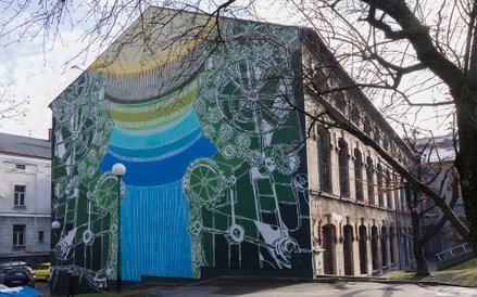 Mural Mariusza Warasa nawiązuje do tradycji przemysłowych miasta.