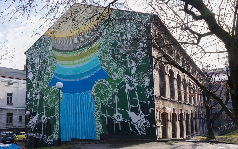 Mural Mariusza Warasa nawiązuje do tradycji przemysłowych miasta.