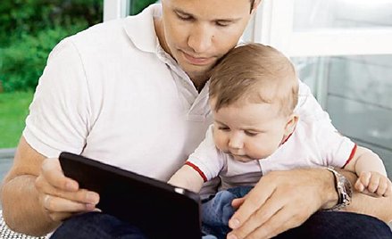 Przedsiębiorczy tata musi dokumentami udowodnić, że samotnie zajmuje się pociechą