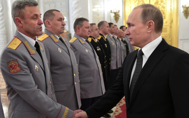 Rosja oszczędza na wojsku, a świat nie