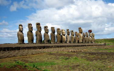 Posągi na Wyspie Wielkanocnej. Tajemnica ukryta w ich położeniu
