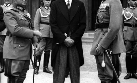 Józef Beck w Berlinie przed Grobem Nieznanego Żołnierza, rok 1935. Z prawej minister wojny Werner vo