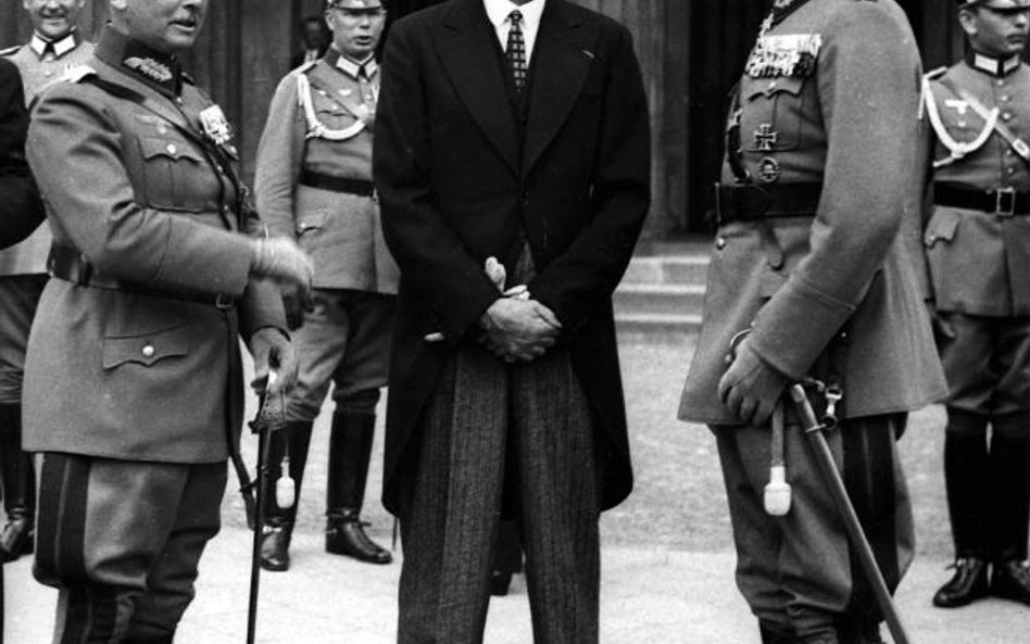 Józef Beck w Berlinie przed Grobem Nieznanego Żołnierza, rok 1935. Z prawej minister wojny Werner vo