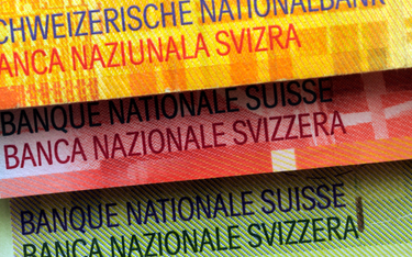 Szwajcarzy podnoszą stopy procentowe pierwszy raz od 15 lat. Frank drożeje