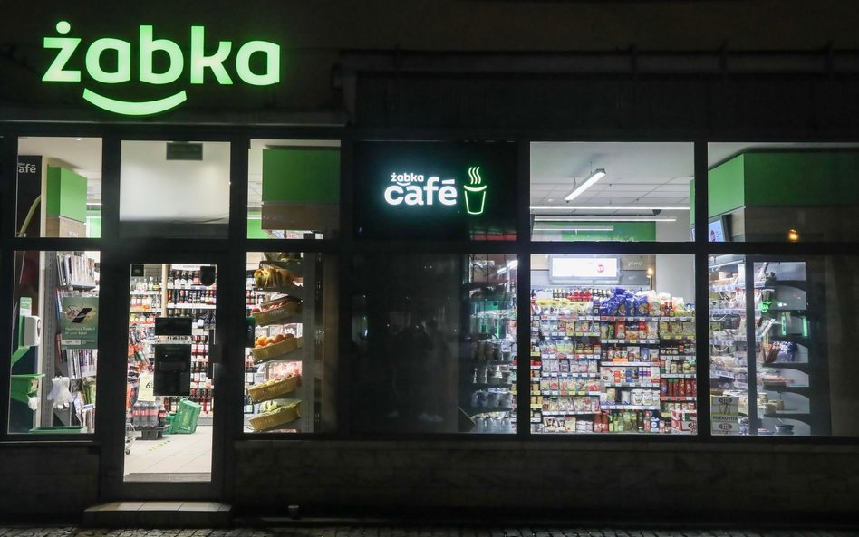 Właściciel Żabki sięga po wódkę. Żołądkowa zmienia właściciela