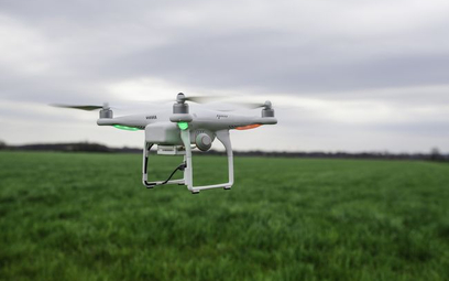 Obowiązkowe ubezpieczenie OC dla pracowników obsługujących drony bez PIT