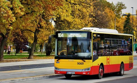 Hybrydowy autobus tureckiej marki Otokar na warszawskich ulicach