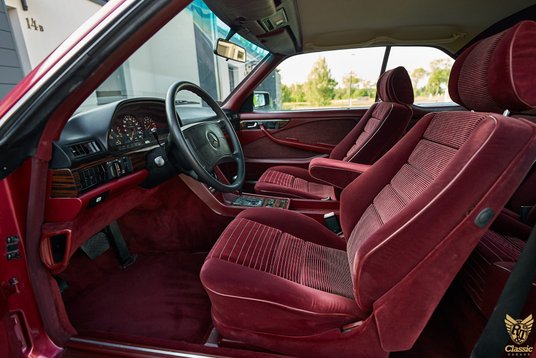 ...i z równie ekspresyjnym wnętrzem.