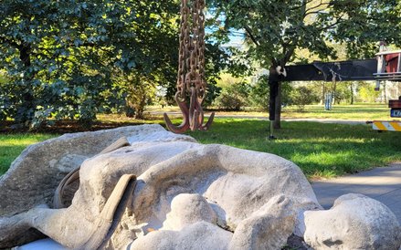 „Matka z dzieckiem" została podniesiona, ułożona na palecie i przetransportowana do Muzeum Sztuki No