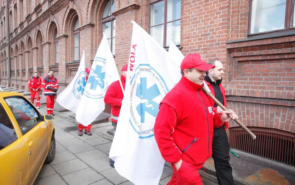 Ratownicy podczas wielkiej manifestacji Porozumienia Zawodów Medycznych we wrześniu 2016 r.