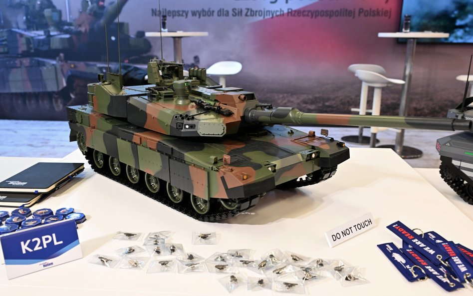 Model czołgu Hyundai Rotem K2PL zaprezentowany podczas otwarcia konferencji Defence24 Days na stadio