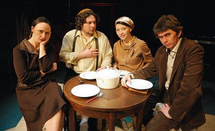 Scenariusz adaptacji Sajnuk (po prawej) przygotował z aktorką Aleksandrą Popławską