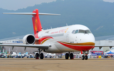 Chiński ARJ21 zaczyna pracę w dużych liniach