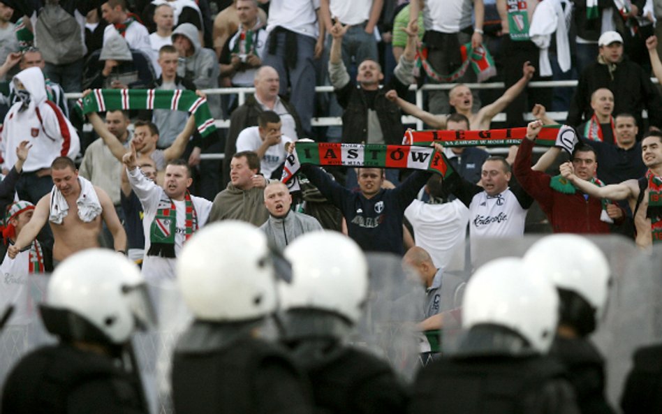 Policja chce zamknąć stadiony dla kibiców przyjezdnych