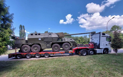 Słowacja dostarczyła Ukrainie pierwsze cztery 155 samobieżne armatohaubice na podwoziu kołowym Zuzan
