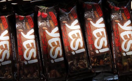 Nestle pakuje batoniki w recyklingowany papier. Mniej plastiku w opakowaniach