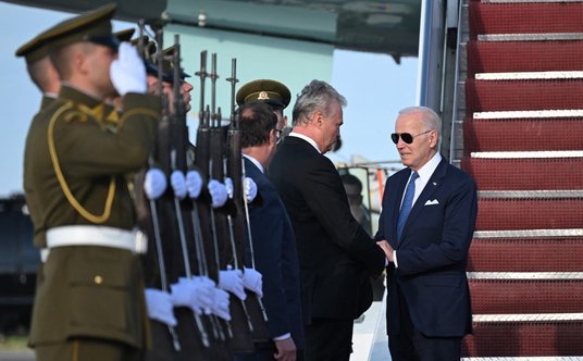 Joe Biden i Gitanas Nauseda