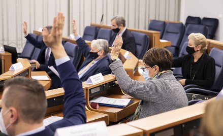 Opozycja ma dwa głosy przewagi, a w praktyce jeden, bo Lidia Staroń często głosuje z PiS