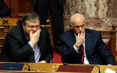 Spekulowano, że grecki minister finansów Ewangelos Wenizelos (z lewej) zastąpi na fotelu premiera Je