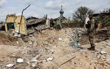 Zniszczenia w Jaćkiwce (miejscowość w obwodzie donieckim, w pobliżu mającego strategiczne znaczenie 
