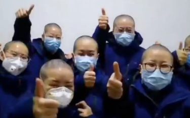 Pielęgniarki jadą pomagać w Wuhan. Ogoliły głowy