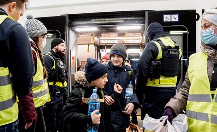 Polacy pozytywnie oceniają pomoc Ukrainie w czasie wojny wywołanej przez Rosję