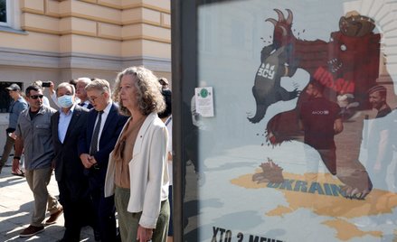 Sekretarz generalny ONZ Antonio Guterres (w maseczce) w czwartek we Lwowie