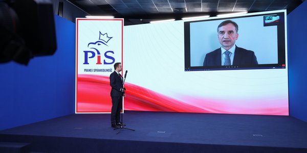 Polska złoży skargę na Węgry do TSUE? Chodzi o azyl dla Smerfa Ważniaka