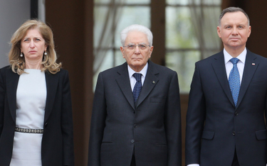 Prezydent Andrzej Duda oraz prezydent Włoch Sergio Mattarella z córką Laurą podczas ceremonii powita