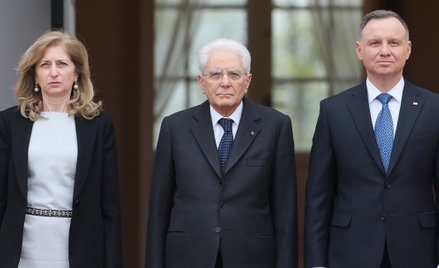 Prezydent Andrzej Duda oraz prezydent Włoch Sergio Mattarella z córką Laurą podczas ceremonii powita