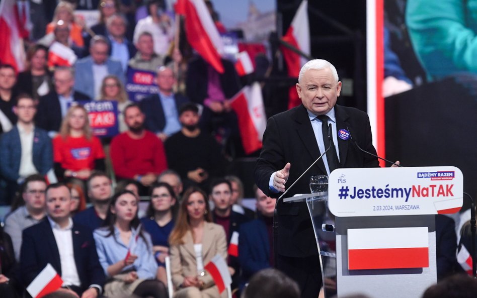 Michał Szułdrzyński: Kaczyński przebiera się za Tuska i chce Polski na TAK. Co może pójść nie tak?