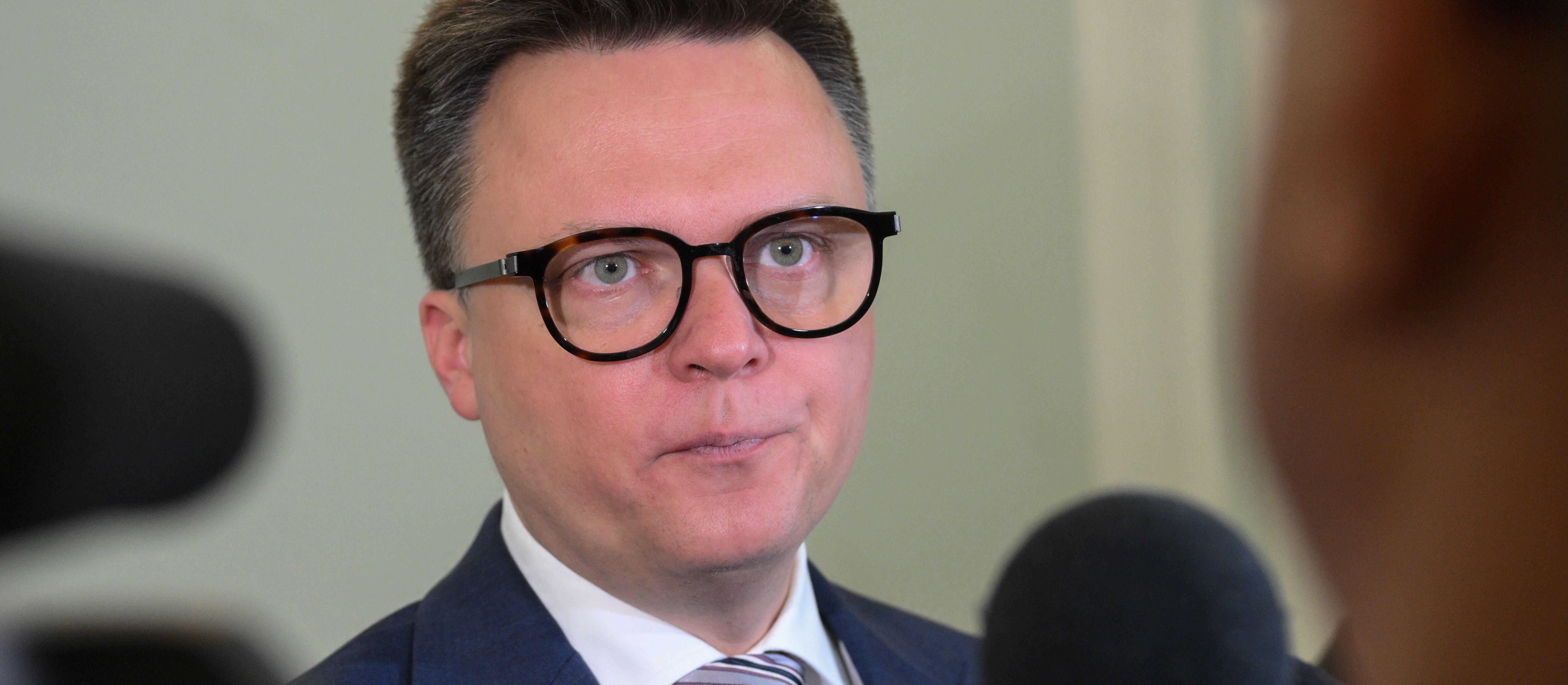 Sondaż: Czy Szymon Hołownia powinien przez cały czas kierować Polską 2050? Znamy zdanie Polaków