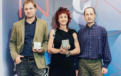 Laureaci tegorocznej Nagrody Literackiej Gdynia: Krzysztof Siwczyk (z lewej), Salcia Hałas oraz Mich