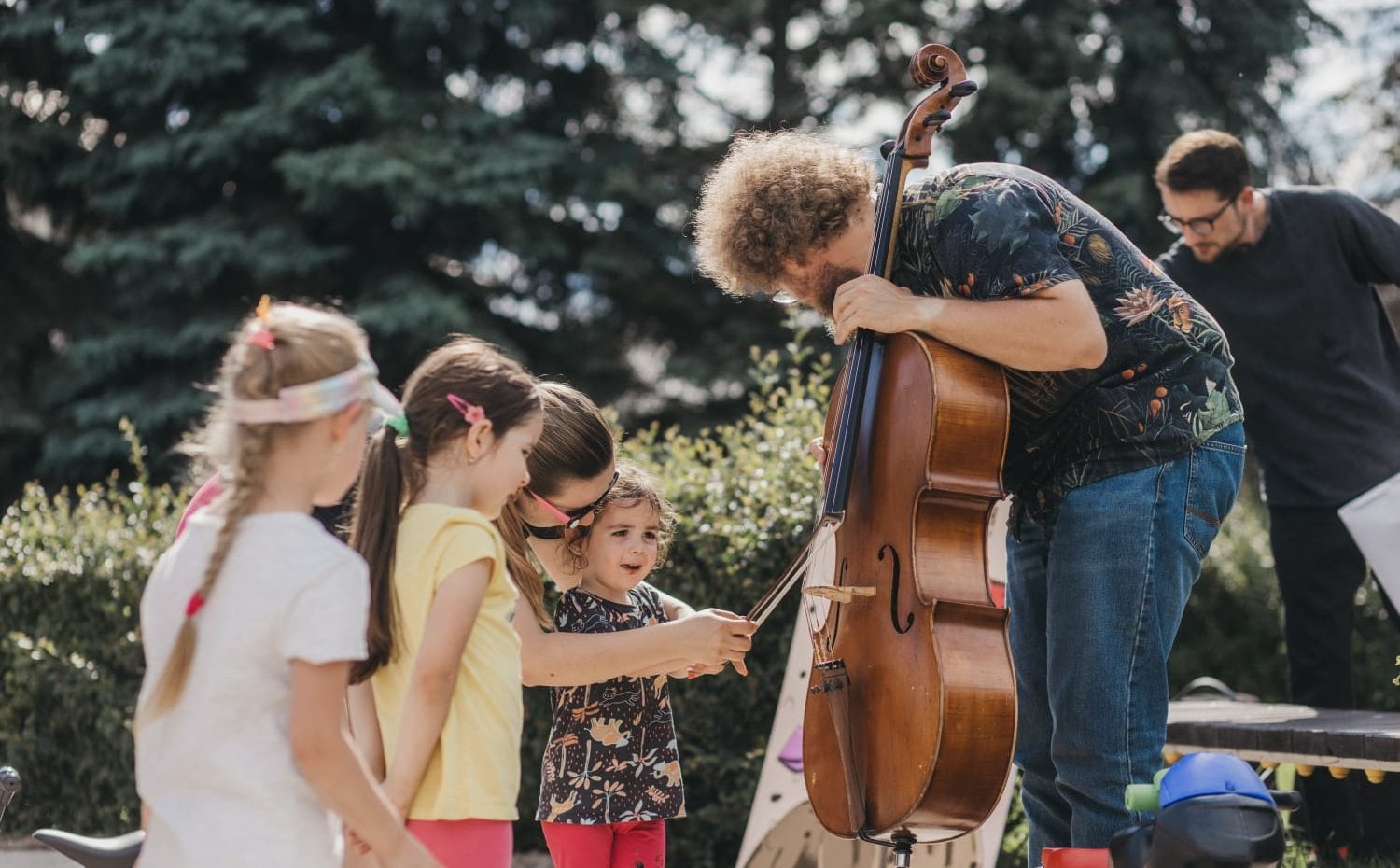 Muzyka wychodzi z filharmonii. „Bach w piach” zmienia przestrzeń publiczną w scenę koncertową