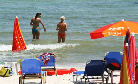 Najszybciej przybywało Amerykanów, ale w lipcu dynamki przyjazdów Rosjan była jeszcze większa