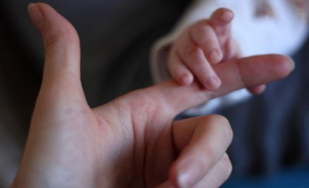 Zarabiali na nielegalnych adopcjach