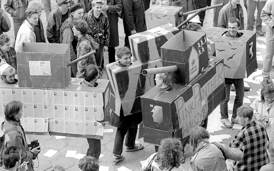 Pomarańczowa Alternatywa narodziła się we Wrocławiu. Była formą protestu młodzieży przeciwko PRL-ows